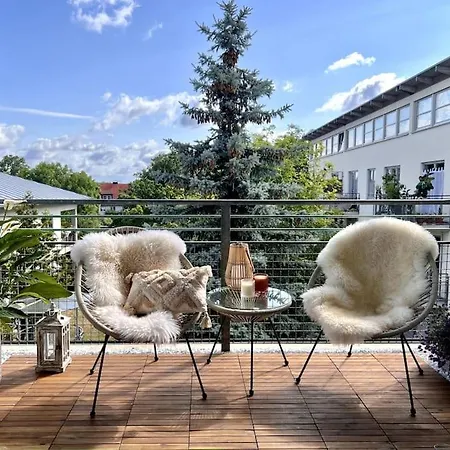 Bali Home Stylische Wohnung Mit Terrasse Schoenefeld Exterior photo