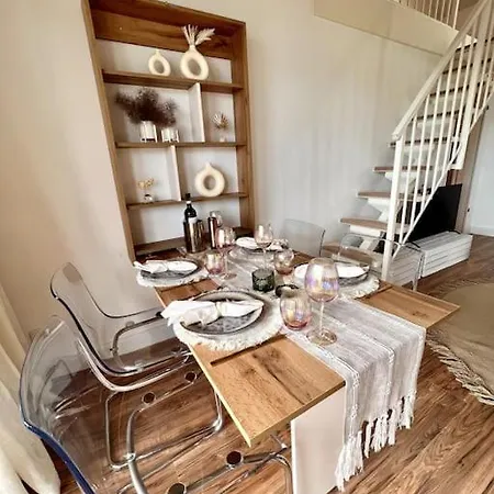 Bali Home Stylische Wohnung Mit Terrasse Schoenefeld Exterior photo