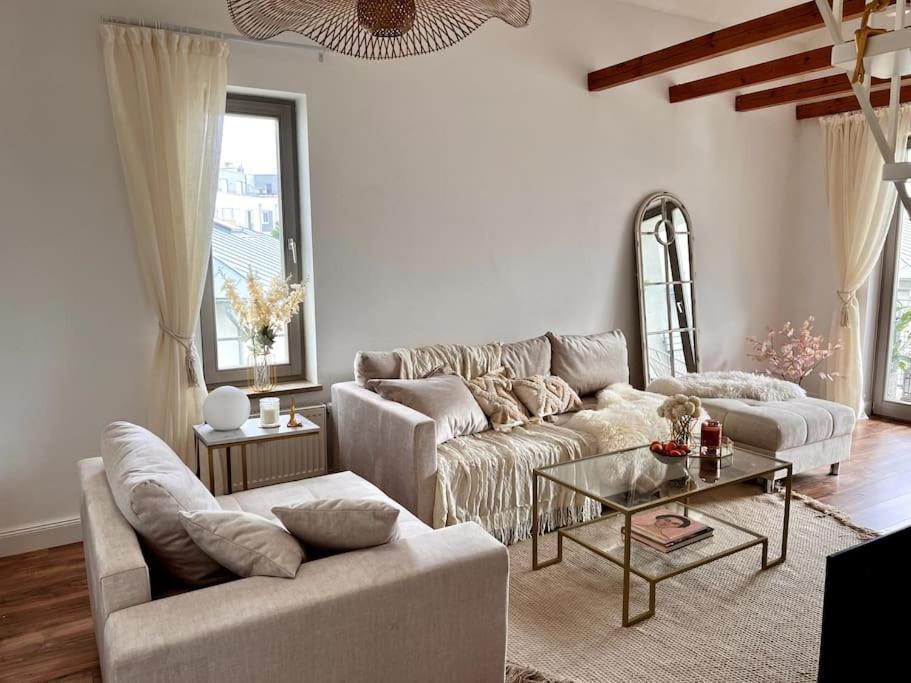 Bali Stylische Mit Terrasse Apartment Schoenefeld